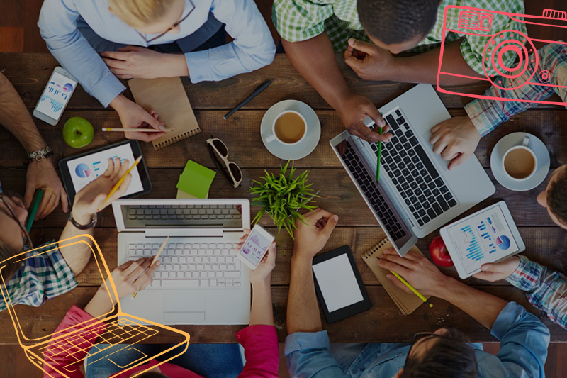 Trabajo en equipo durante un viaje de negocios