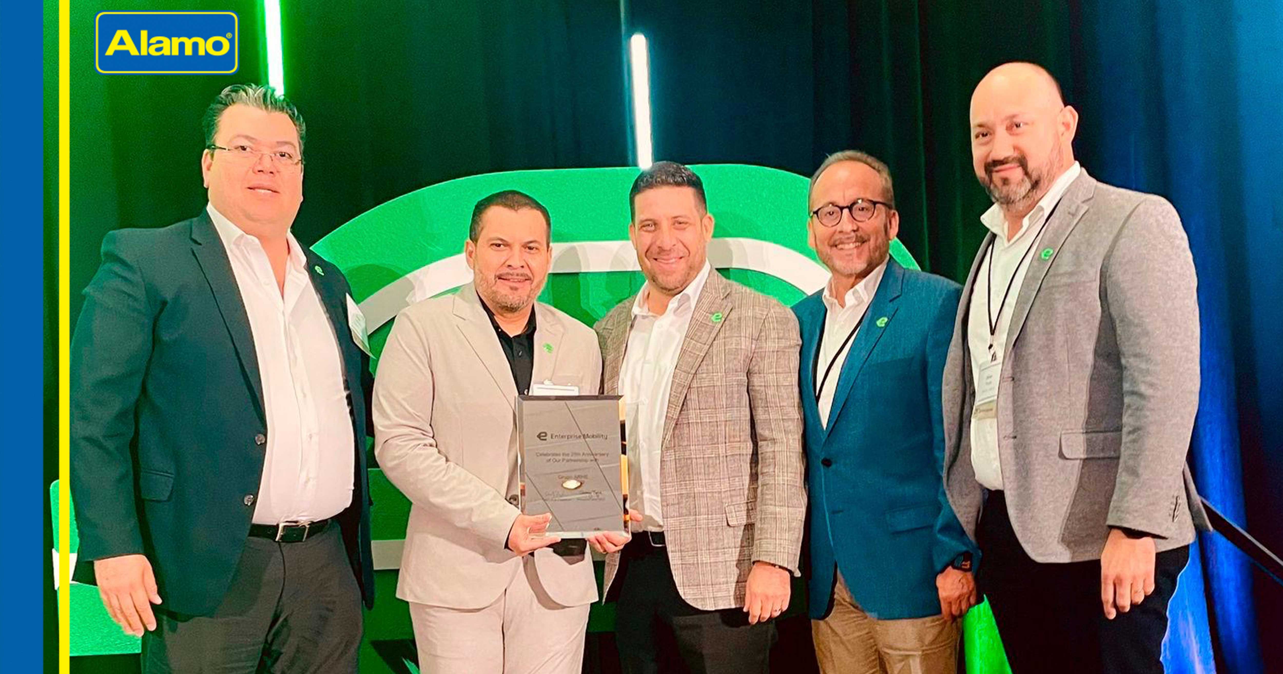 renta-autos-empresas-mexico-aniversario-25-alamo